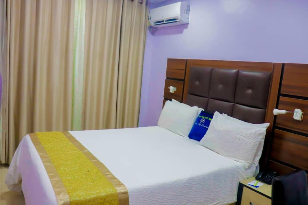 Golden Tulip Hotel- Evergreen פורט הרקורט מראה חיצוני תמונה