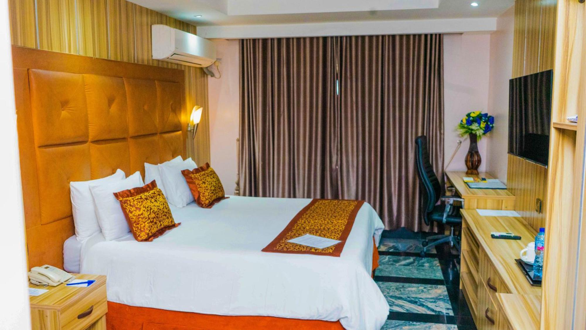 Golden Tulip Hotel- Evergreen פורט הרקורט מראה חיצוני תמונה
